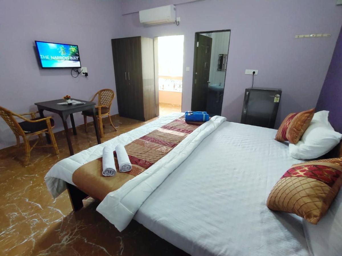 The Narrow Way Edward Guest House Candolim Exteriör bild